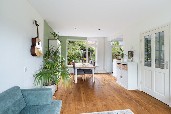 Foto - Te koop: Sfeervolle tussenwoning met groene oase!